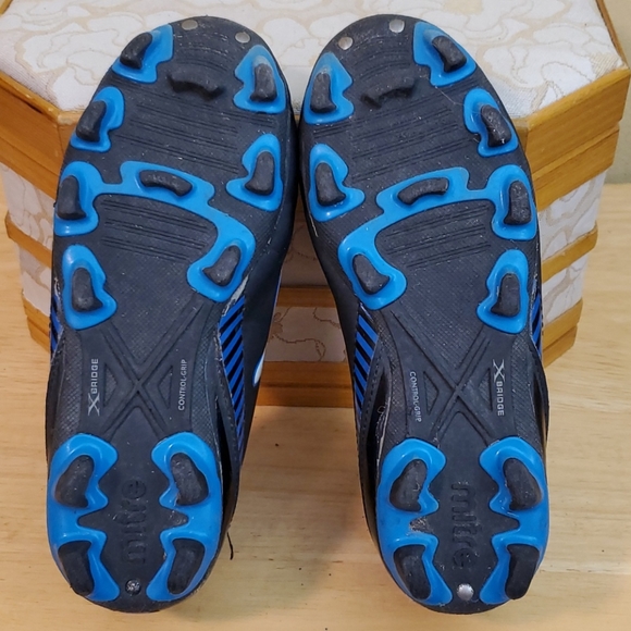 Mitre Cleats - Picture 2 of 6